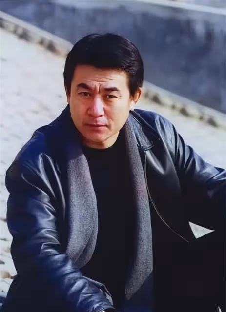 李洪濤:曾是鐵路工人,戲外娶老師的女兒為妻,結婚30年零緋聞