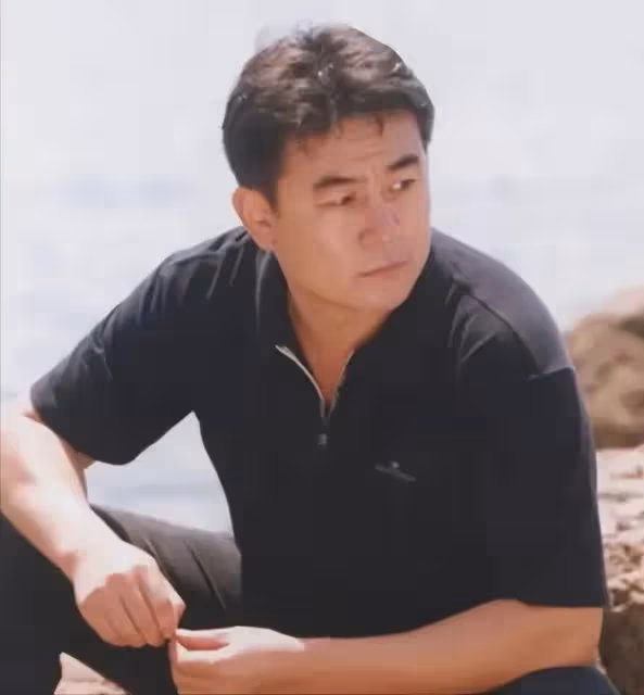李洪濤:曾是鐵路工人,戲外娶老師的女兒為妻,結婚30年零緋聞