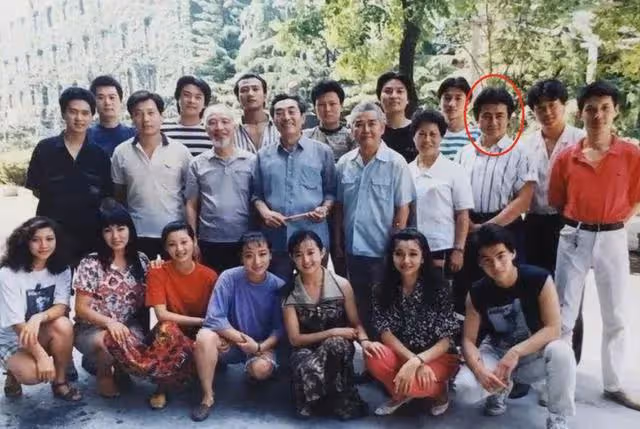 李洪濤:曾是鐵路工人,戲外娶老師的女兒為妻,結婚30年零緋聞