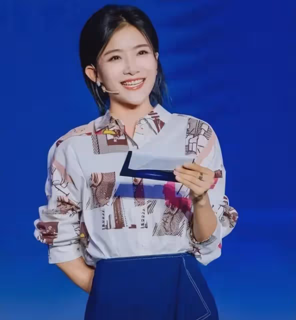 她曾是央視主持人大賽冠軍,卻拒絕入職央視,5年過去現狀如何?