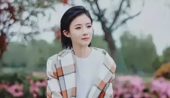 她曾是央視主持人大賽冠軍,卻拒絕入職央視,5年過去現狀如何?