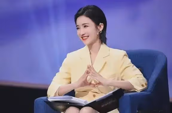 她曾是央視主持人大賽冠軍,卻拒絕入職央視,5年過去現狀如何?