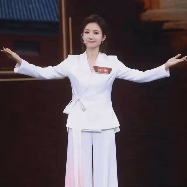 她曾是央視主持人大賽冠軍,卻拒絕入職央視,5年過去現狀如何?
