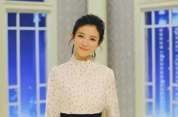她曾是央視主持人大賽冠軍,卻拒絕入職央視,5年過去現狀如何?