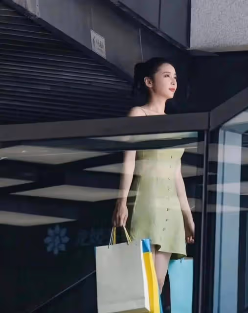 看了《狂飆》，忘不了大嫂，機場偶遇高葉，網友：她是頂級極品！