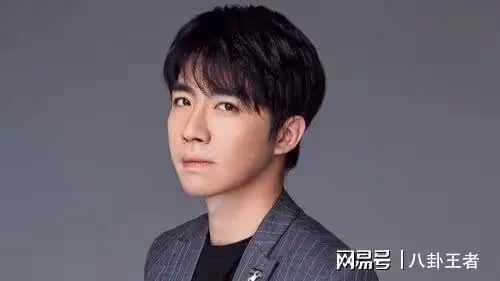 俞灝明王曉晨曝戀情!曬擁抱照朋友圈官宣喜訊,前任胡歌楊冪已哭暈