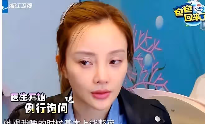 李小璐參加女兒小學畢業禮，母女同框似姐妹，11歲甜馨漂亮有氣質