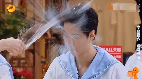 丁程鑫真的潑了王俊凱？小凱暖心回復，為新片野孩子不容易呀