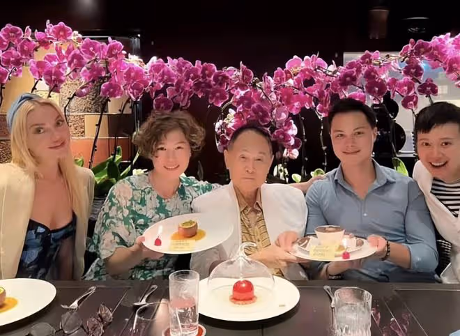 87歲億萬富豪交往外籍年輕女友,只戀愛不結婚,3個孩子3個媽