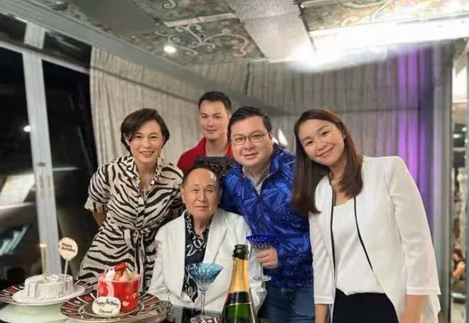 87歲億萬富豪交往外籍年輕女友,只戀愛不結婚,3個孩子3個媽