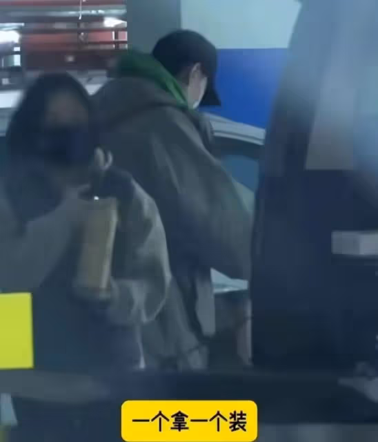 胡歌與老婆參加聚會，黃曦寧素顏被嘲，終於明白鬍歌的「無奈」
