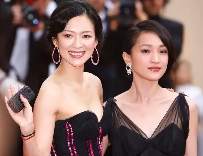 被說「科技臉」的周迅算不算大美人,看她和董潔的合照就知道了