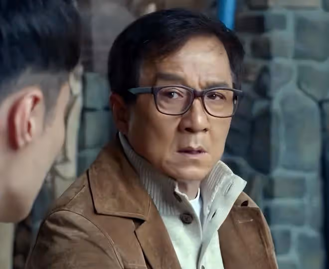這次輪到成龍翻車了,《傳說》AI換臉演員一出,觀眾直呼辣眼睛!