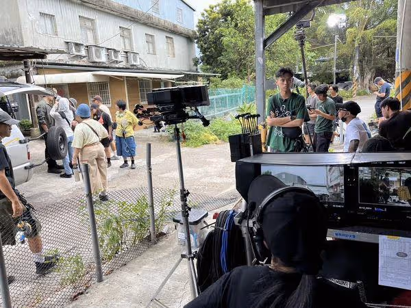 賀軍翔卷性侵遭換角! 劇組確定「找張孝全救火」拍攝現場曝光