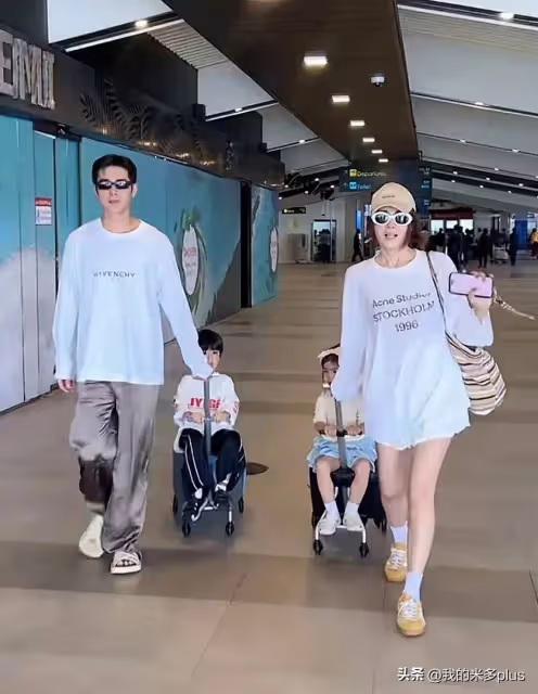 麥迪娜一家四口出遊，姜潮一人哄倆娃，和二胎女兒對嘴親吻超有愛