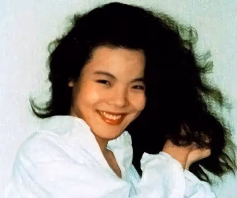 春晚爆紅後，她洗完澡從23樓一躍而下，臨終時說：媽，我好後悔