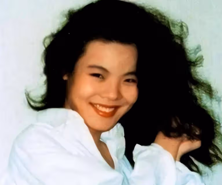 春晚爆紅後，她洗完澡從23樓一躍而下，臨終時說：媽，我好後悔