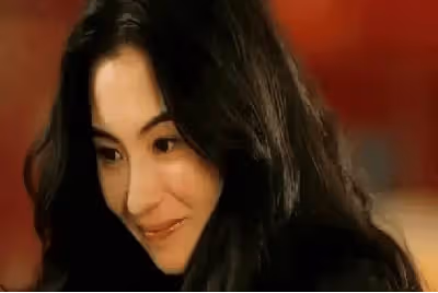 4胎已生?44歲張柏芝抱娃照曝光,模樣隨爸,網友吵翻天:圖啥?