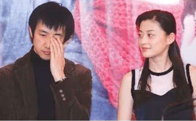 鄢頗的風流債:梅婷養他6年,李小冉為他墮胎2次,如今55歲娶小15歲嬌妻