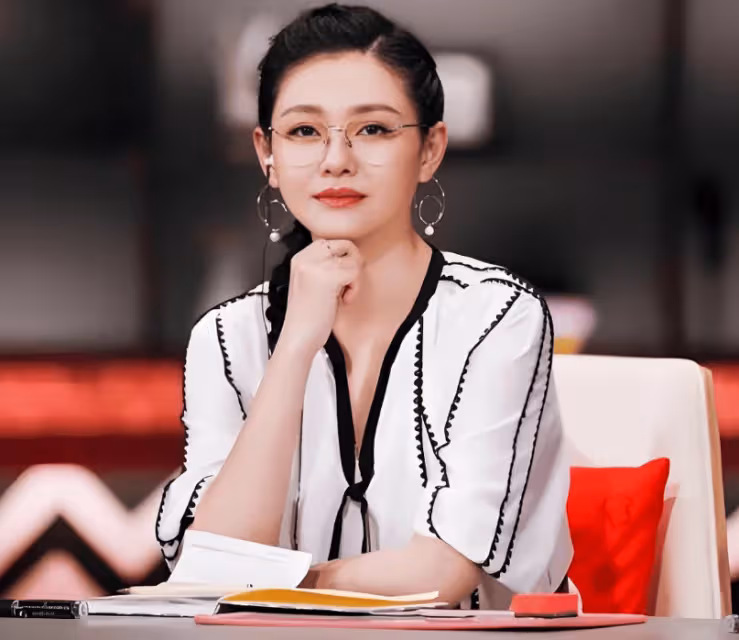 張蘭透露小玥兒不換衣服的原因,保姆楊阿姨坐頭等艙陪孩子回台北