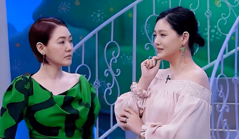張蘭透露小玥兒不換衣服的原因,保姆楊阿姨坐頭等艙陪孩子回台北