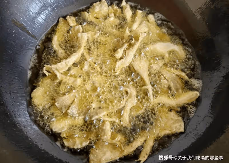 炸蘑菇,用澱粉還是用麵粉?教您正確做法,蘑菇又脆又入味