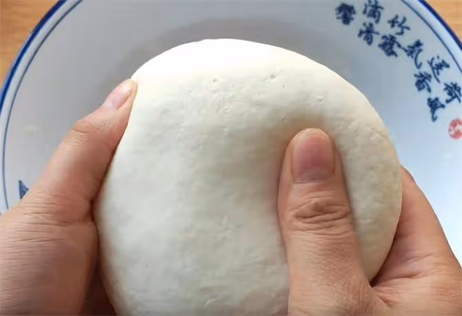 做春餅,只要加這2樣東西,才會柔軟筋道,彈力十足,15秒就出鍋