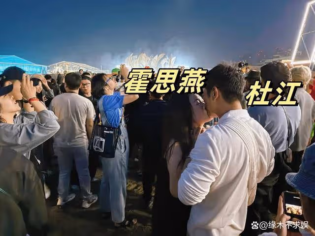 霍思燕一家4口齊露臉,夫妻倆當眾接吻好恩愛,8歲女兒正面好英氣