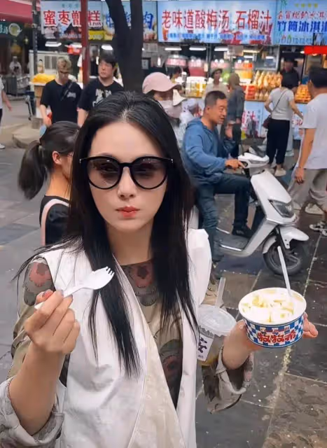 張馨予和老公何捷回甘肅探親,張馨予回應視頻被何捷喊胖子事件