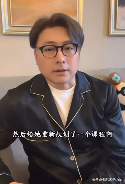 王岳倫女兒放暑假，王詩齡拜師學素描，素顏在家練習和爸爸太像了
