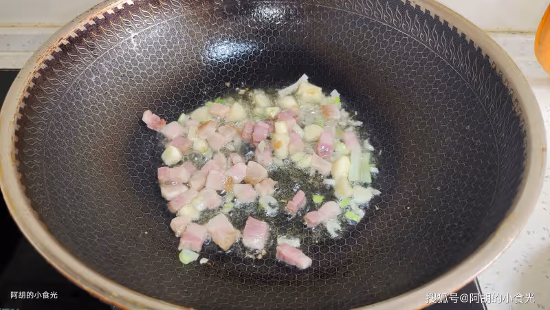 夏天遇到這菜使勁吃,一身是寶!炒一炒嘗鮮趁早,一口清香一口鮮、超級下飯