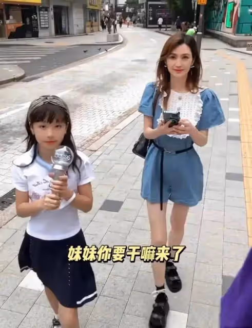 張丹峰一家三口看演唱會,10歲彤彤顏值高