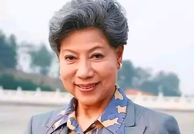 TVB老戲骨拍戲險暈倒卻從不抱怨,一生節儉地鐵公交出行,卻向內地捐一百萬