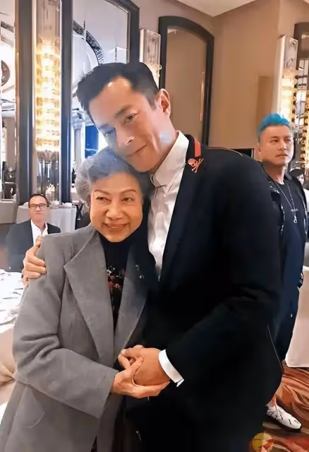 TVB老戲骨拍戲險暈倒卻從不抱怨,一生節儉地鐵公交出行,卻向內地捐一百萬