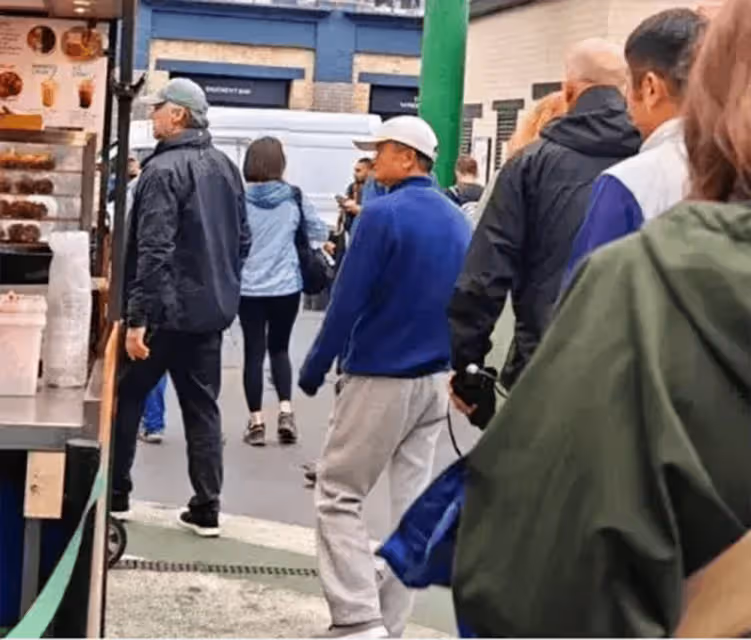 馬雲現身倫敦古老菜市場,悠閒逛街不像富豪!人在外卻心系阿里!
