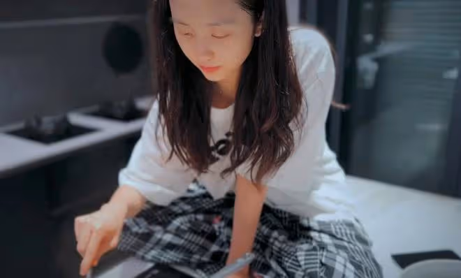 孫莉分享三個兒女近照，多多長成媽媽翻版，多妹自己化妝超臭美