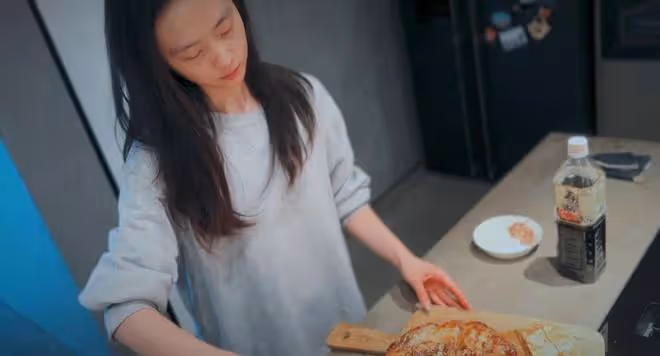 孫莉分享三個兒女近照，多多長成媽媽翻版，多妹自己化妝超臭美