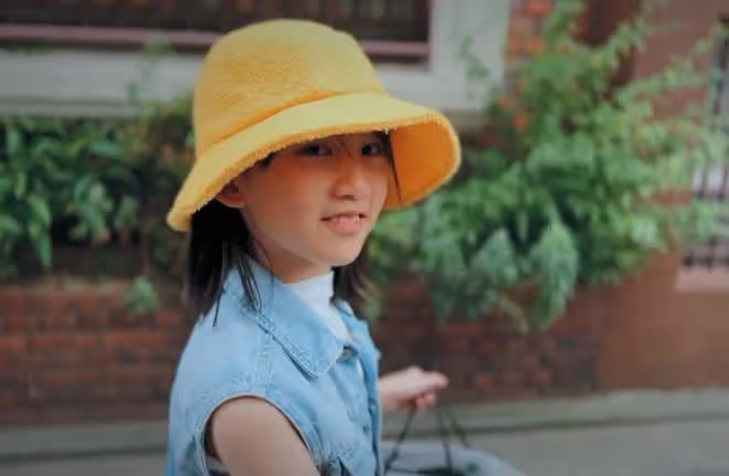孫莉分享三個兒女近照，多多長成媽媽翻版，多妹自己化妝超臭美