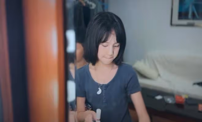 孫莉分享三個兒女近照，多多長成媽媽翻版，多妹自己化妝超臭美