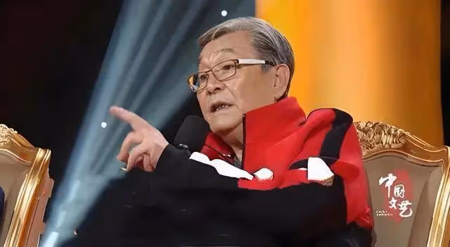 著名央視春晚總導演袁德旺去世，享年77歲，趙本山倪萍等好友悼念