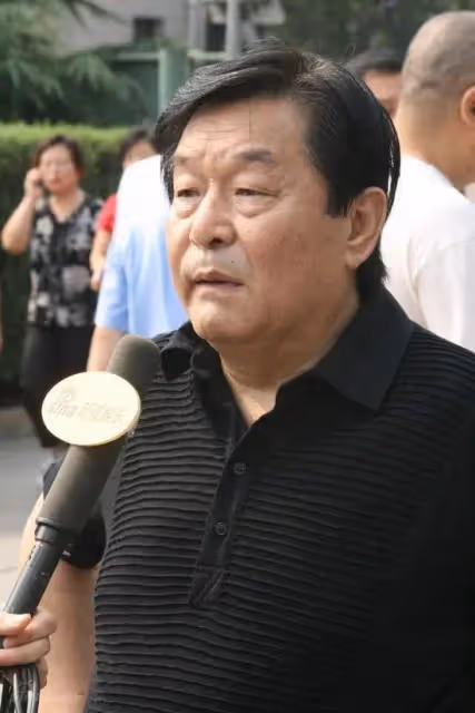 著名央視春晚總導演袁德旺去世，享年77歲，趙本山倪萍等好友悼念