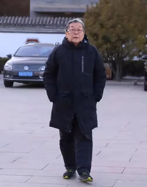 著名央視春晚總導演袁德旺去世，享年77歲，趙本山倪萍等好友悼念