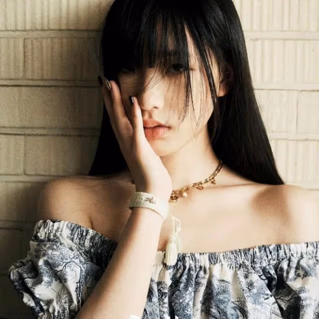 小S大女兒Elly上雜誌,照片風格比小S誇張,Elly很會擺POSS