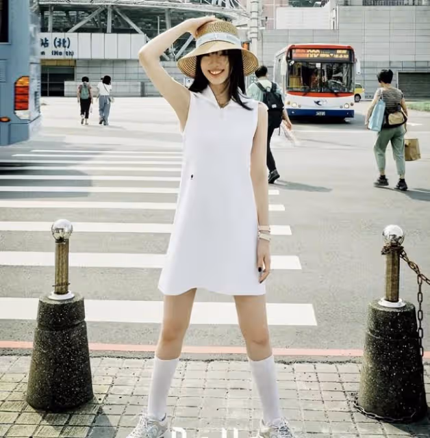 小S大女兒Elly上雜誌,照片風格比小S誇張,Elly很會擺POSS