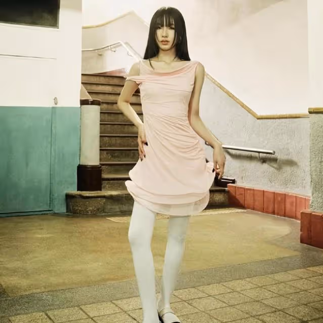 小S大女兒Elly上雜誌,照片風格比小S誇張,Elly很會擺POSS
