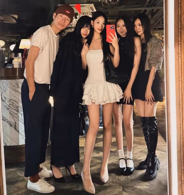 小S大女兒Elly上雜誌,照片風格比小S誇張,Elly很會擺POSS
