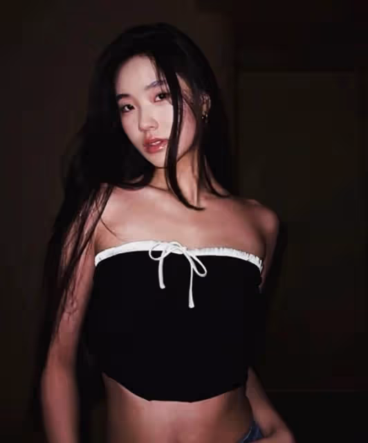 小S大女兒Elly上雜誌,照片風格比小S誇張,Elly很會擺POSS