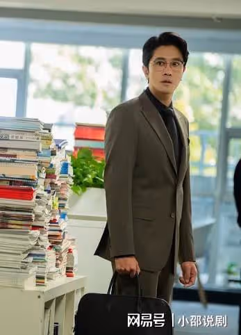 玫瑰:莊國棟租30平房子,參加大佬酒宴,看似被逼,實際甘之如飴