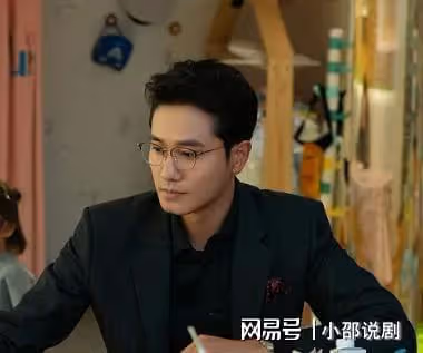 玫瑰:莊國棟租30平房子,參加大佬酒宴,看似被逼,實際甘之如飴