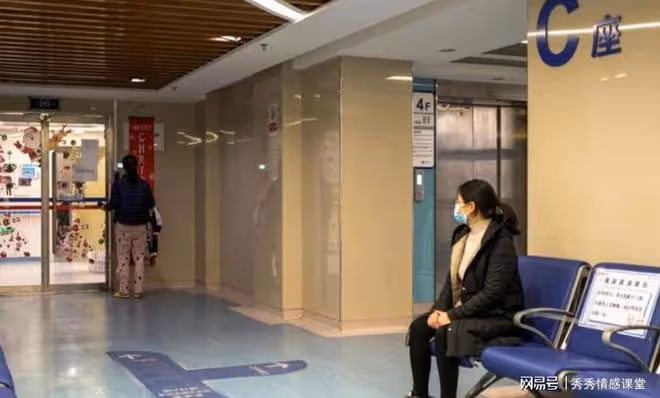 我體弱多病丈夫嫌我累贅,逼我簽協議老了各顧各,沒想到他先中風